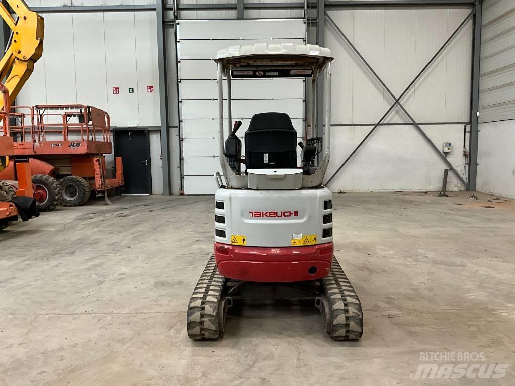 Takeuchi TB 215 R Minigraafmachines < 7t
