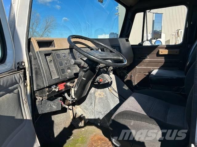 International 4900 Trekkers