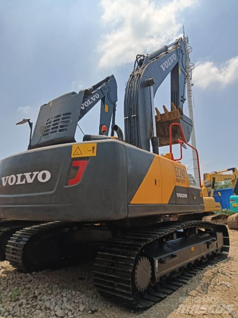 Volvo EC 240 Rupsgraafmachines