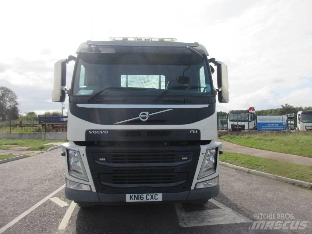 Volvo FM 370 Vrachtwagen met vlakke laadvloer en lier