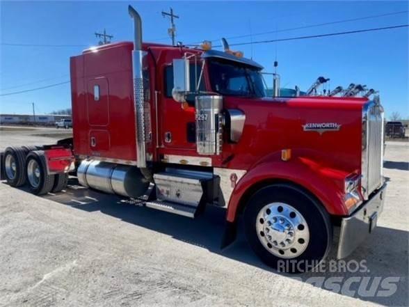 Kenworth W900L Trekkers