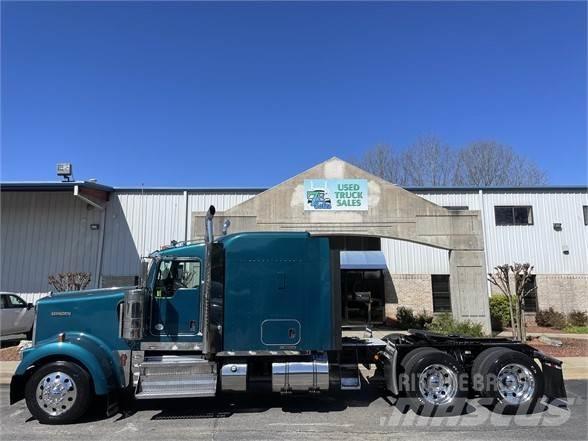Kenworth W900L Trekkers