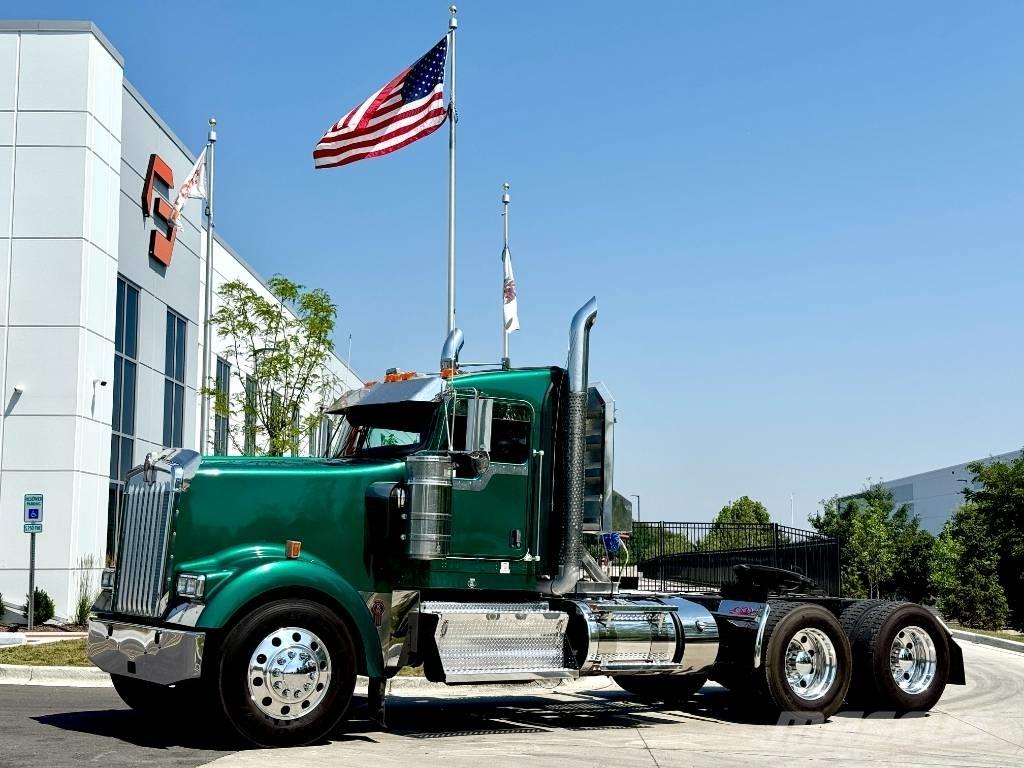 Kenworth W 900 Trekkers