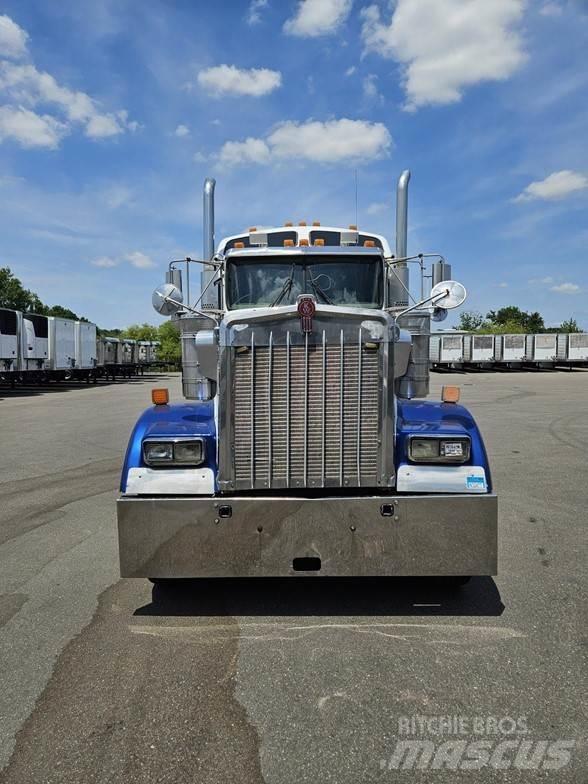 Kenworth W900 Trekkers