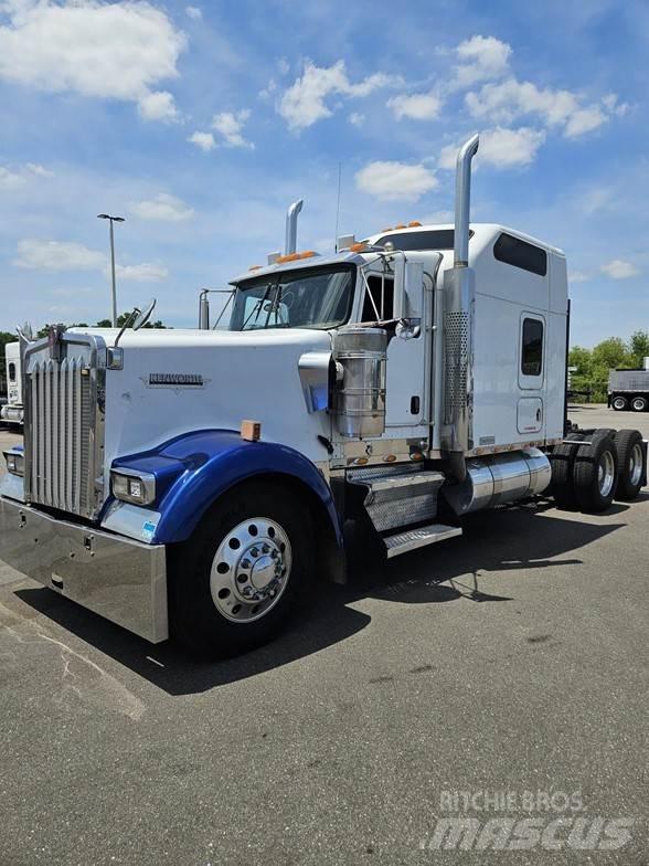 Kenworth W900 Trekkers