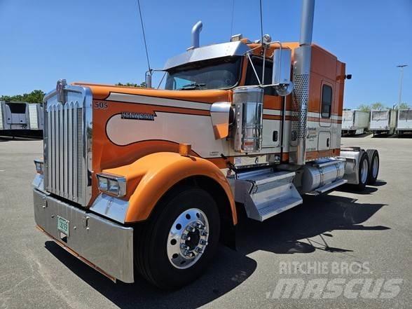 Kenworth W900 Trekkers