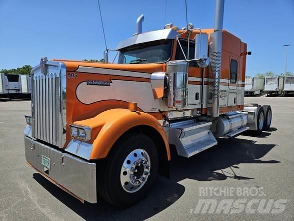 Kenworth W900 Trekkers
