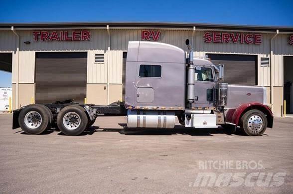 Peterbilt 389 Trekkers