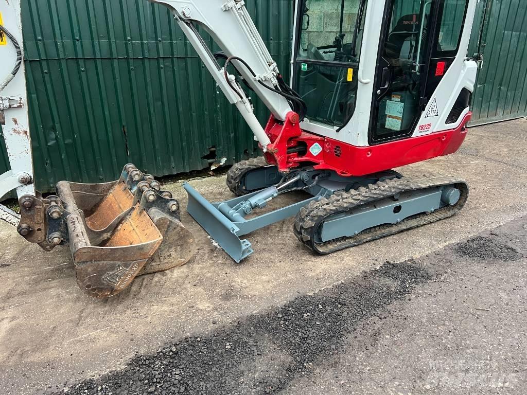 Takeuchi TB225 Minigraafmachines < 7t