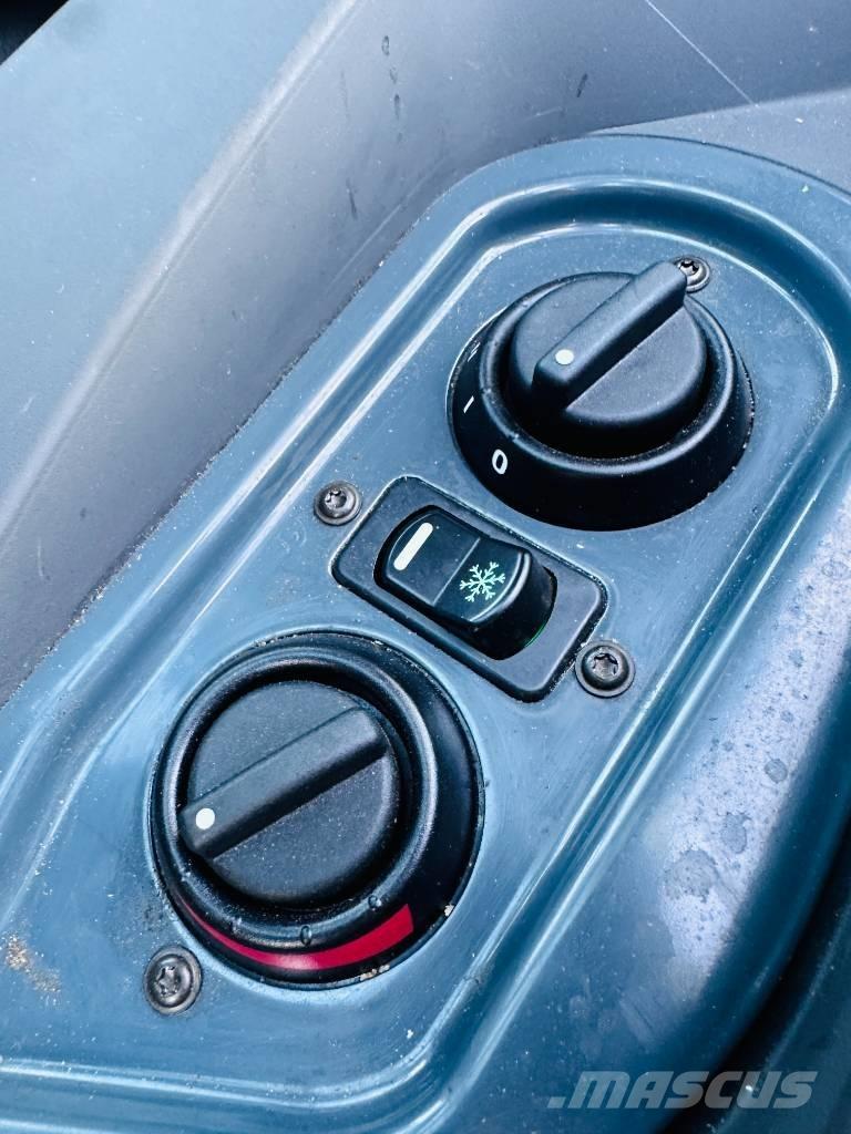 Avant 650 i Knik- en schrankladers