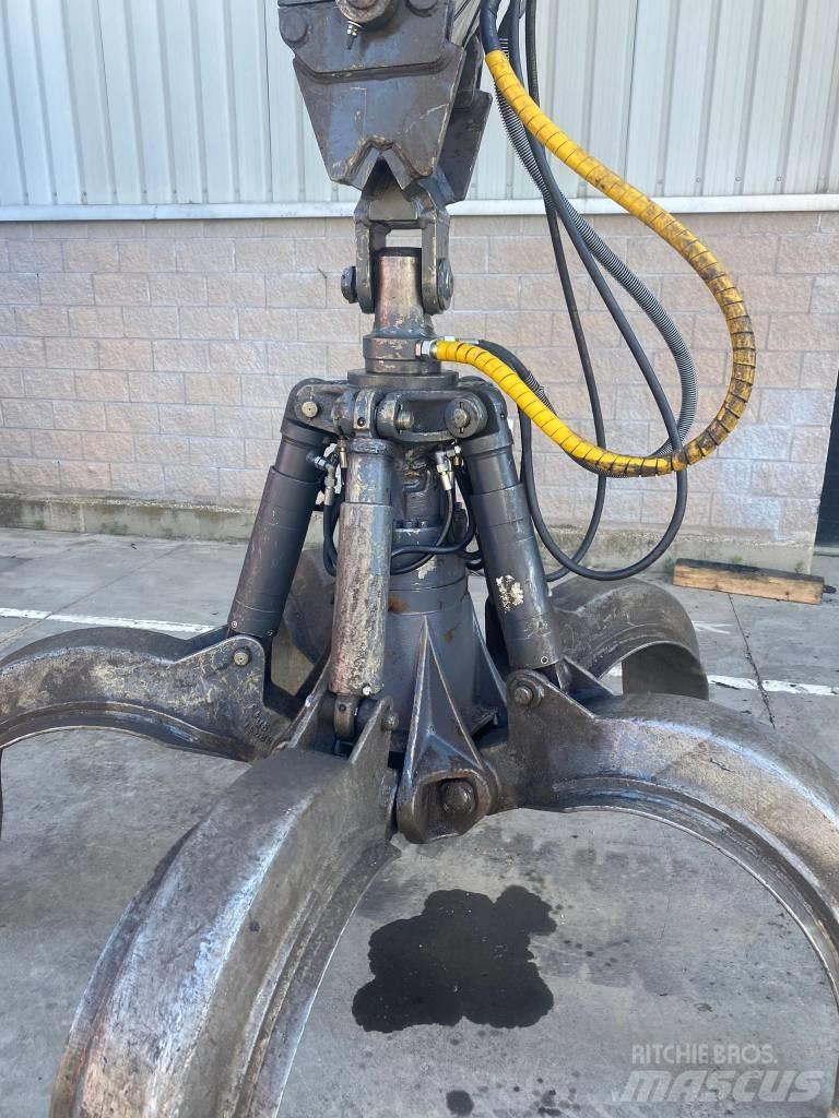 Fuchs MHL 331 Waste / industry handlers