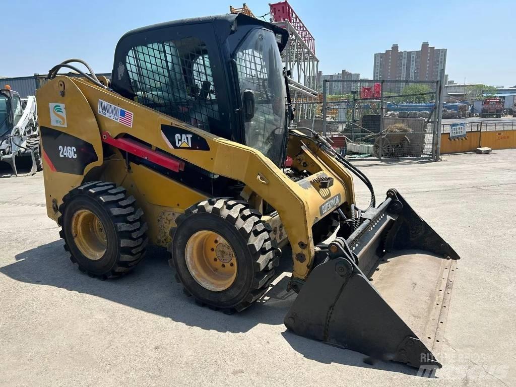 CAT 246 C Schrankladers