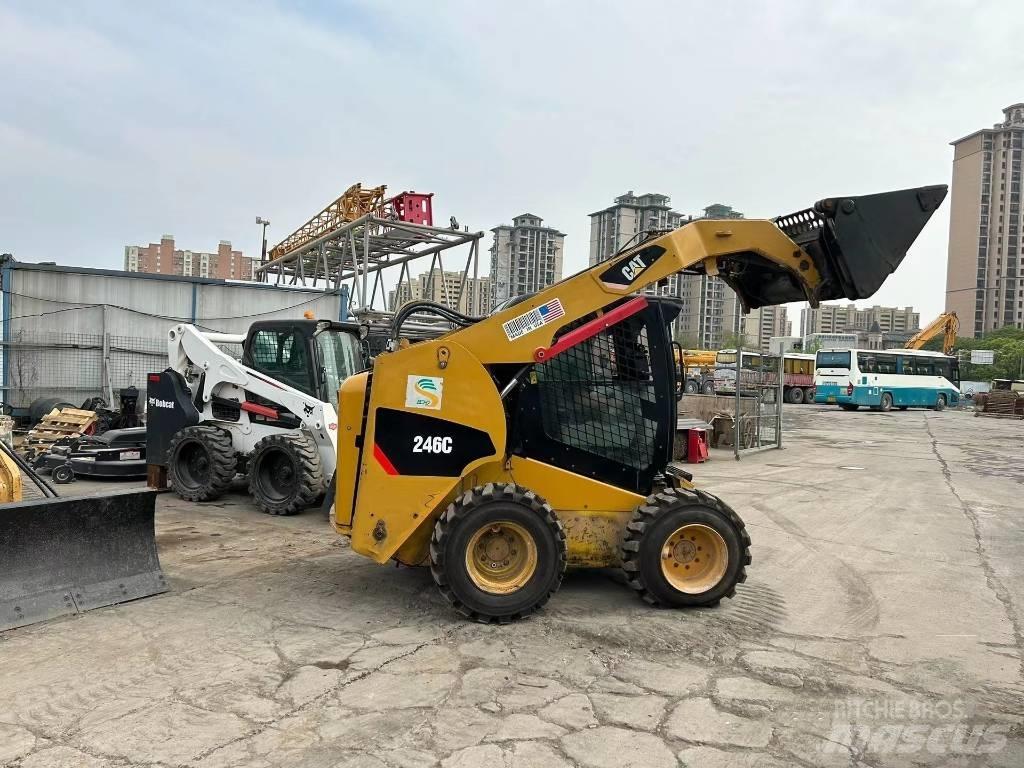 CAT 246 C Schrankladers