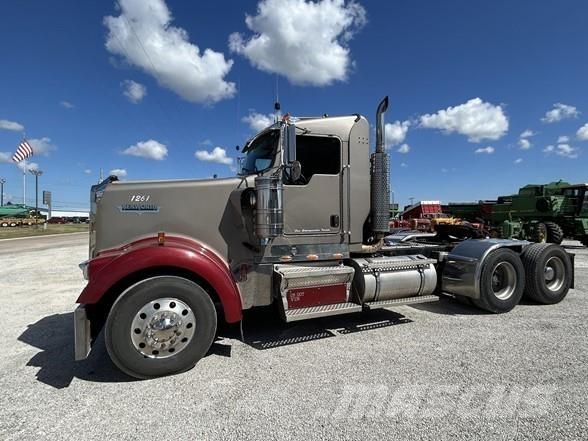 Kenworth W900 Trekkers