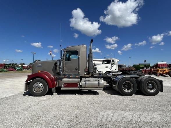 Kenworth W900 Trekkers