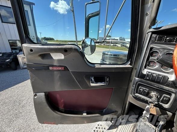 Kenworth W900 Trekkers