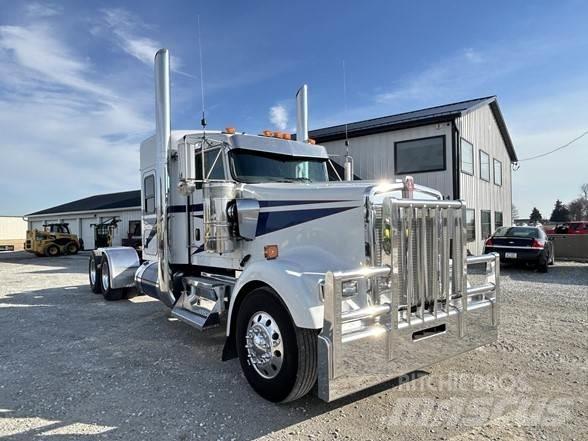 Kenworth W900L Trekkers