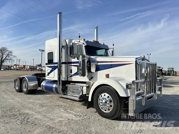 Kenworth W900L Trekkers