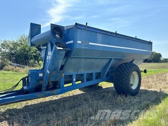 Kinze 840 Graantransportwagen