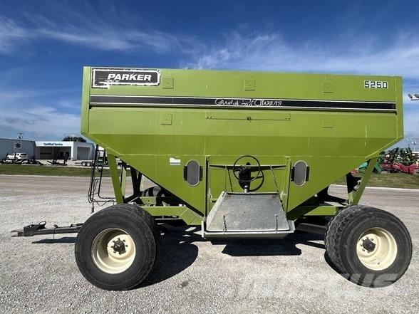 Parker 5250 Graantransportwagen