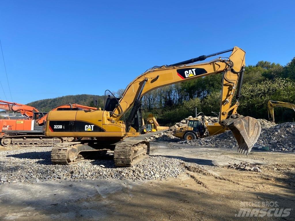CAT 323 D Rupsgraafmachines