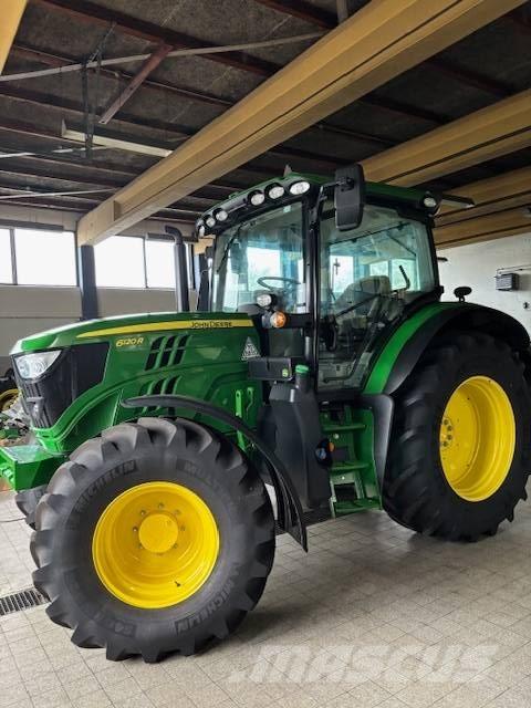 John Deere 6120 R Tractoren