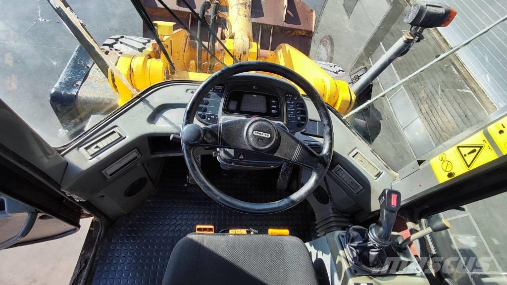 Komatsu WA 270-3 Wielladers