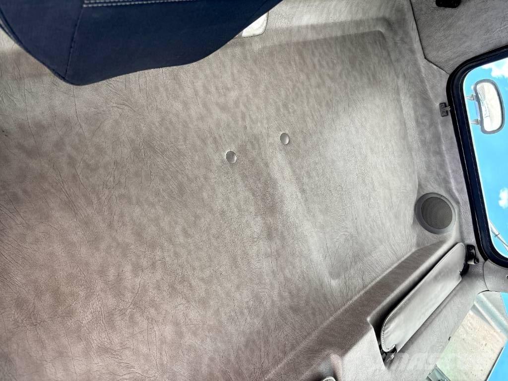 Kenworth T 300 Trekkers