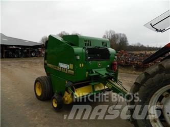 John Deere 575 Ronde-balenpersen