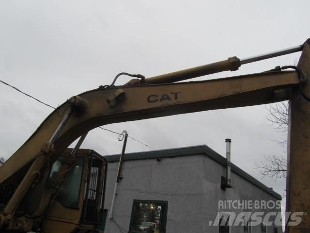 CAT 235 B Rupsgraafmachines