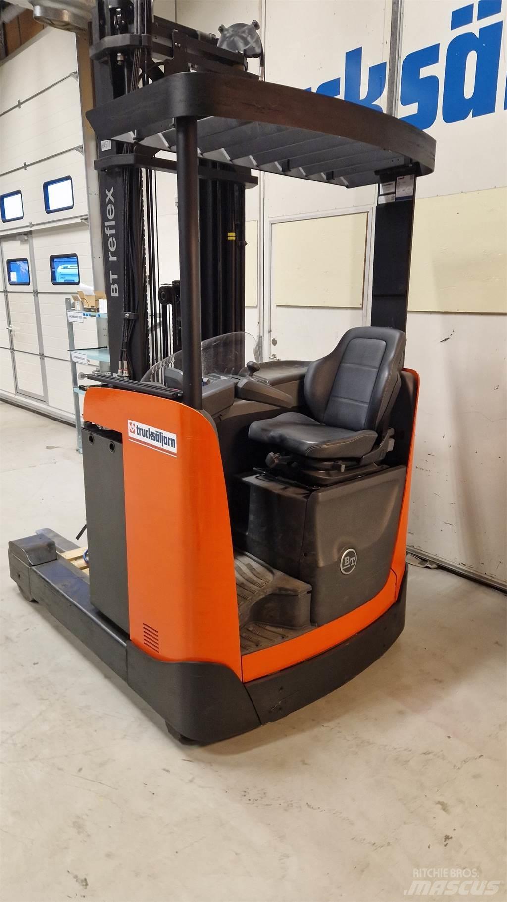 BT RRE160B Reachtruck voor hoog niveau
