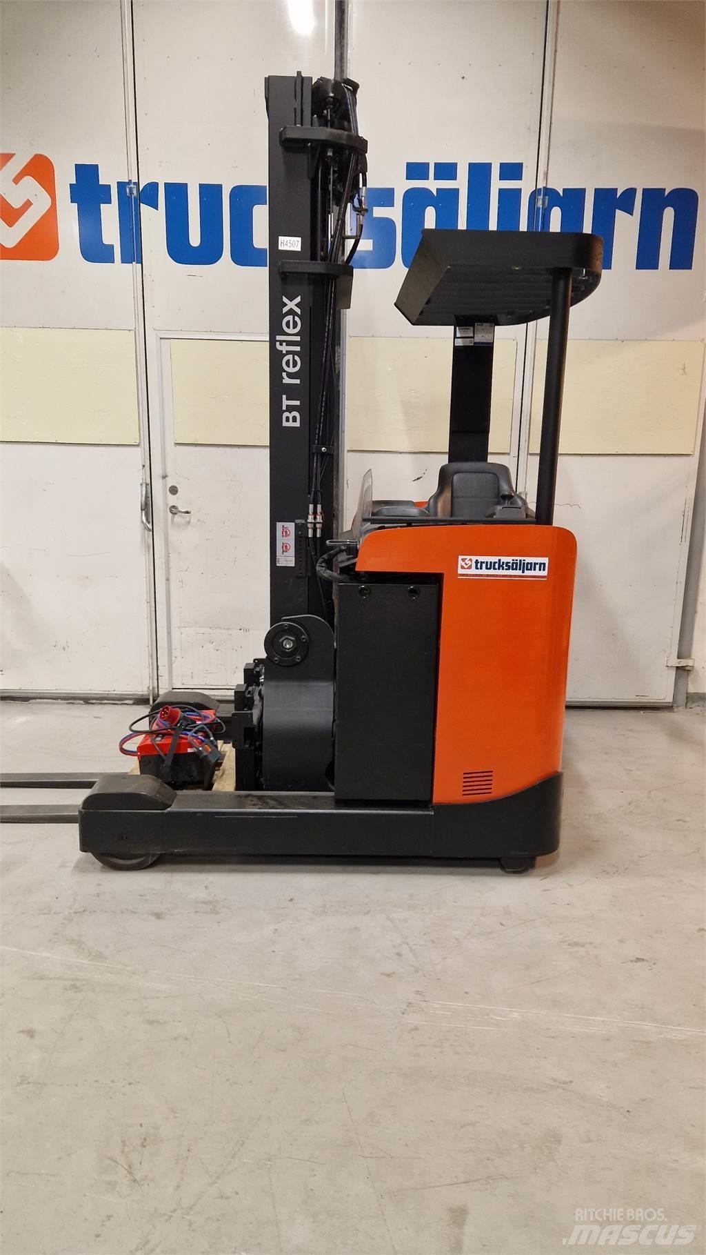 BT RRE160B Reachtruck voor hoog niveau