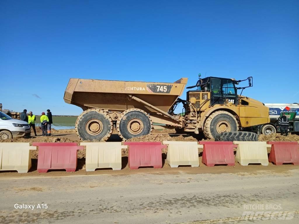 CAT 745 Knik dumptrucks
