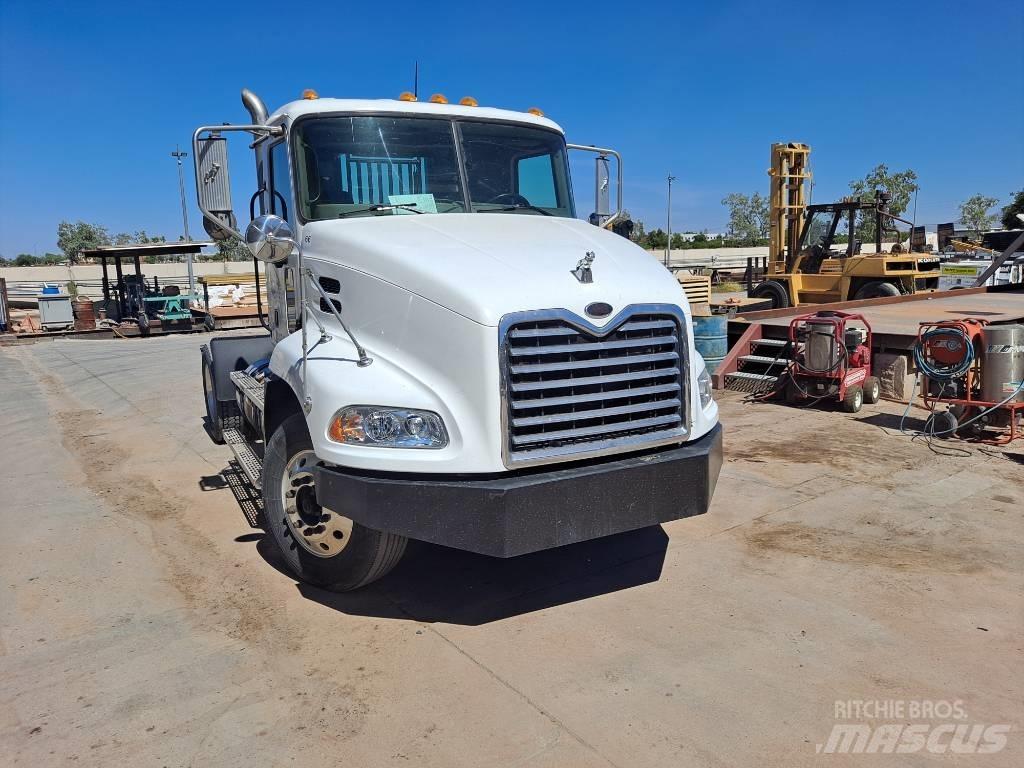 Mack CX612 Trekkers