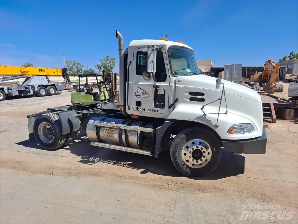 Mack CX612 Trekkers