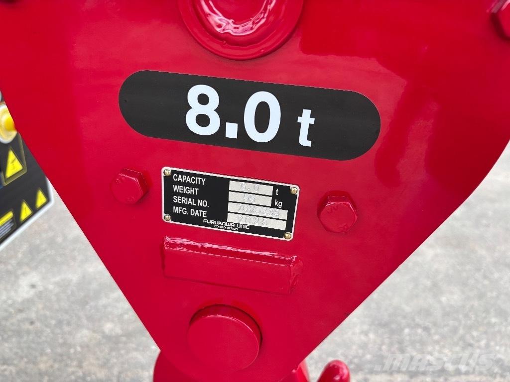 Unic URW 806 Ruwterrein kranen