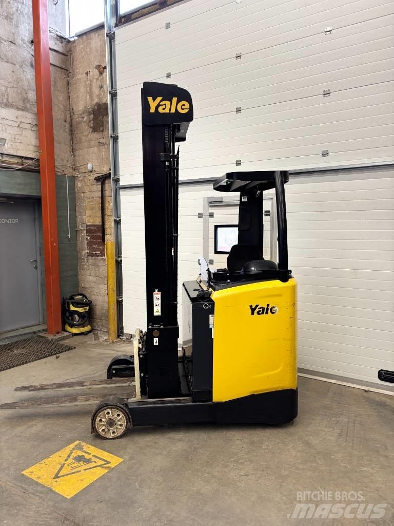 Yale MR 14 Reachtruck voor hoog niveau
