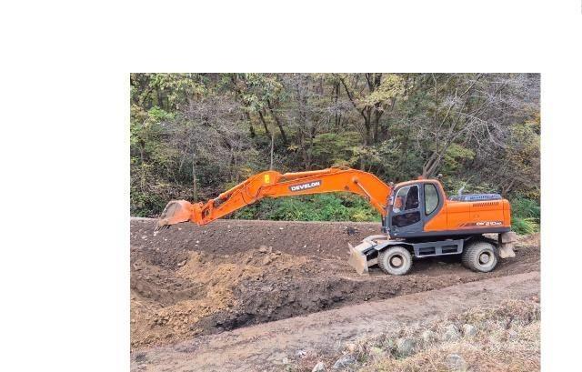 Doosan DX210WA Wielgraafmachines