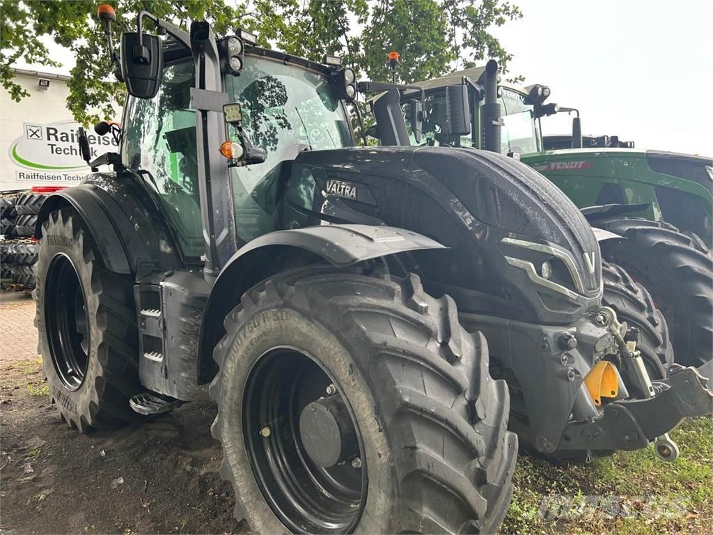 Valtra T 235 D Tractoren