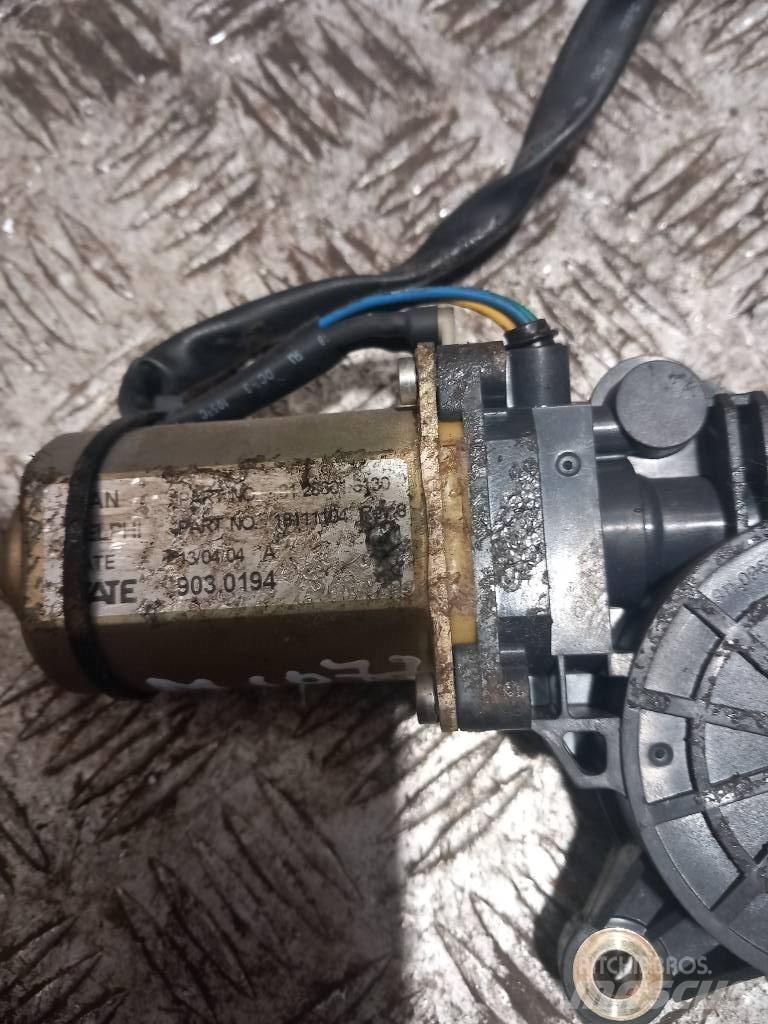MAN TGA 81286016130 Cabine en interieur