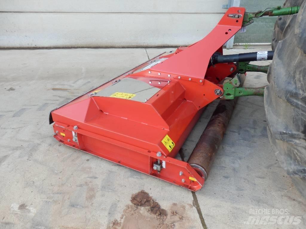 Trimax Snake Gemonteerde en gesleepte maaiers
