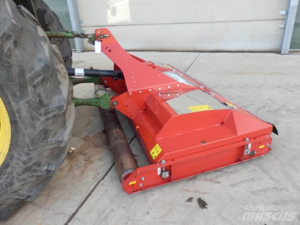 Trimax Snake Gemonteerde en gesleepte maaiers