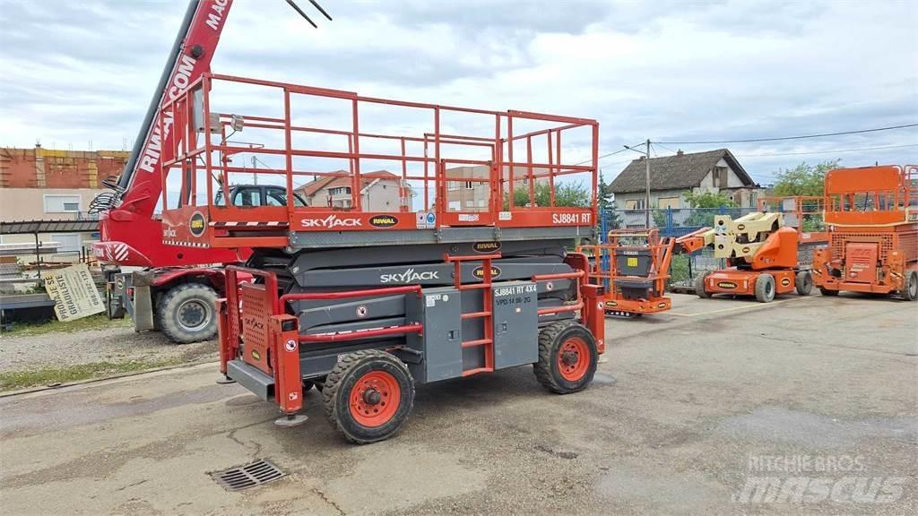 SkyJack 8841RT Schaarhoogwerkers