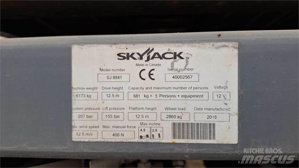 SkyJack 8841RT Schaarhoogwerkers