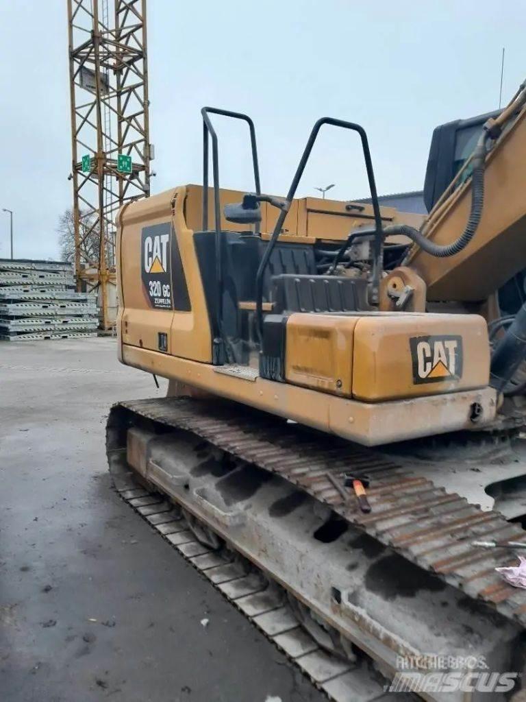 CAT 320 Rupsgraafmachines