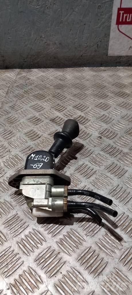 MAN TGA  81523156171 Cabine en interieur