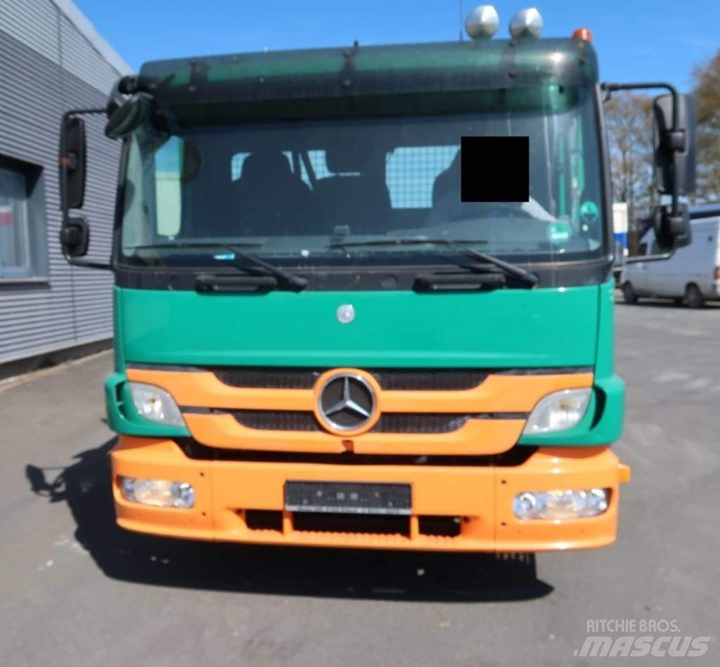 Mercedes-Benz 822 L Bestelwagens met open laadbak