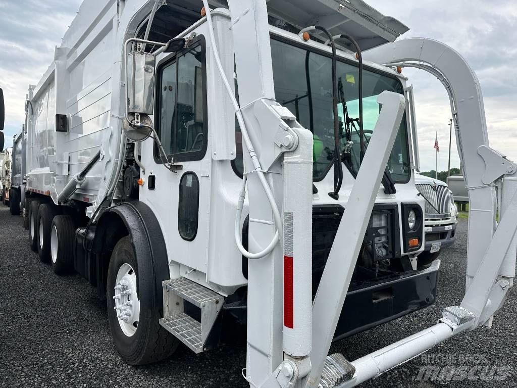 Mack MRU613 Vuilniswagens