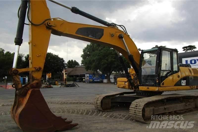 CAT 324D Minigraafmachines < 7t
