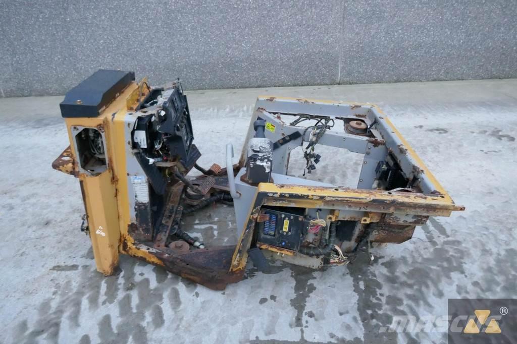 CAT 220-2800 Cabine en interieur